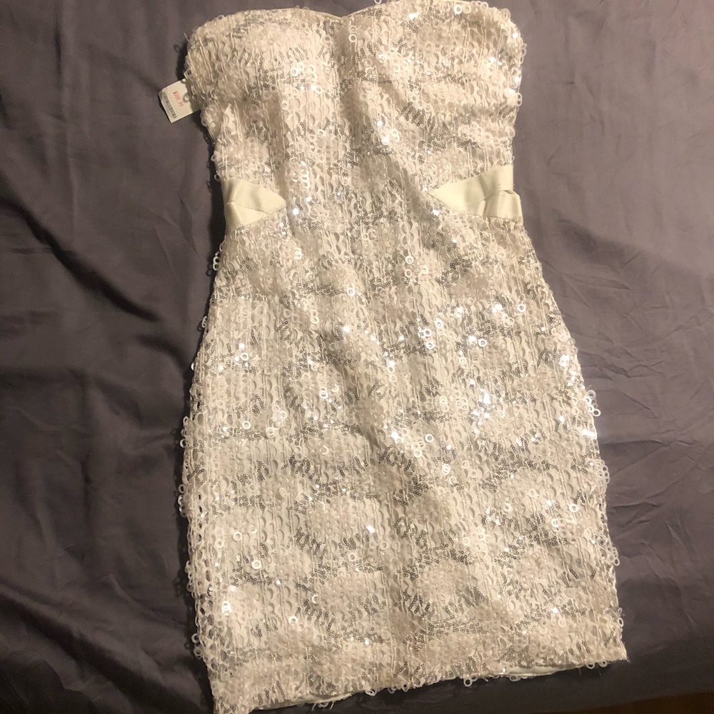 Bebe Mini-White party dress